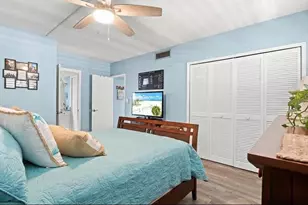 7461 W Country Club Dr N, Sarasota, FL 34243 - Photo 12