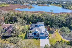 6410 Butlers Crest Dr, Bradenton, FL 34203 - Photo 2