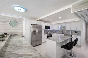 339 Barcelona Dr, Bradenton, FL 34210 - Photo 6