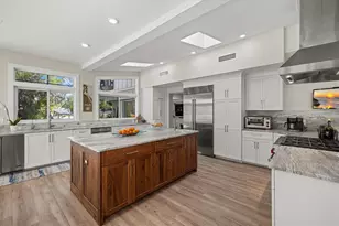 5045 Oxford Dr, Sarasota, FL 34242 - Photo 16