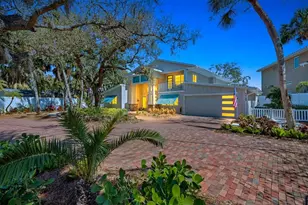 5045 Oxford Dr, Sarasota, FL 34242 - Photo 2