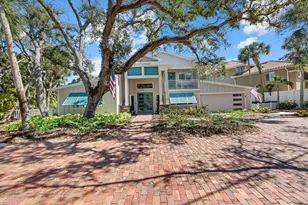 5045 Oxford Dr, Sarasota, FL 34242 - Photo 4