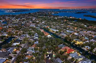 5045 Oxford Dr, Sarasota, FL 34242 - Photo 6