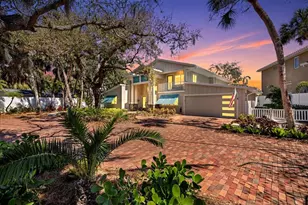 5045 Oxford Dr, Sarasota, FL 34242 - Photo 4