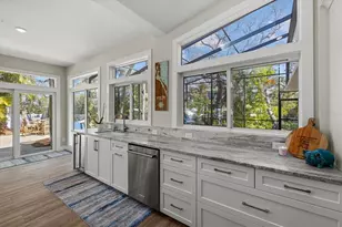 5045 Oxford Dr, Sarasota, FL 34242 - Photo 18