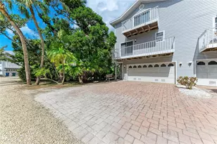 6250 Holmes Blvd, Holmes Beach, FL 34217 - Photo 2