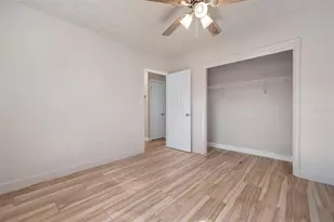 4213 Des Plaines Dr, Sarasota, FL 34233 - Photo 16