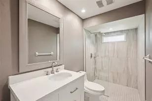 5385 Dominica Cir, Sarasota, FL 34233 - Photo 8