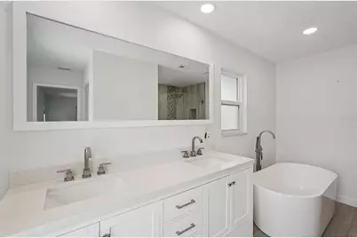 5385 Dominica Circle, Sarasota, FL 34233 - Photo 10