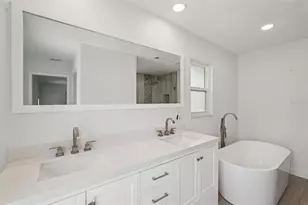 5385 Dominica Cir, Sarasota, FL 34233 - Photo 10