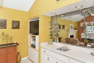 4841 Palm Aire Dr, Sarasota, FL 34243 - Photo 10