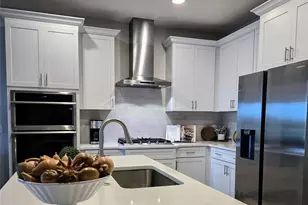 235 O'keeffe Cir, Bradenton, FL 34212 - Photo 2