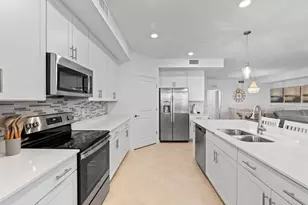 17585 Boracay Ct, Venice, FL 34293 - Photo 8