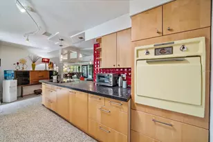 2715 Valencia Dr, Sarasota, FL 34239 - Photo 10