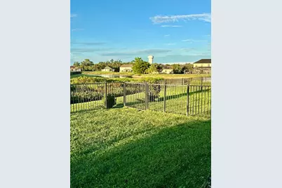 7318 61st Street E, Palmetto, FL 34221 - Photo 2