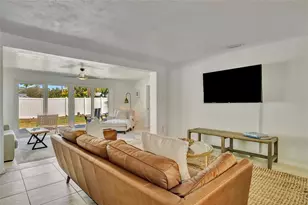 6426 Colonial Dr, Sarasota, FL 34231 - Photo 10