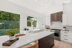 1834 Bougainvillea St, Sarasota, FL 34239 - Photo 10