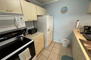 3821 59th Ave W, Bradenton, FL 34210 - Photo 10