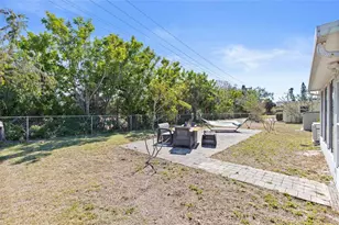 6725 Roxbury Dr, Sarasota, FL 34231 - Photo 20