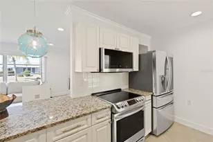 6725 Roxbury Dr, Sarasota, FL 34231 - Photo 10