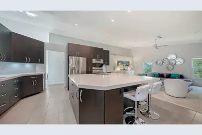 6948 Stetson Street Circle, Sarasota, FL 34243 - Photo 10