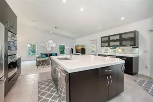 6948 Stetson St Cir, Sarasota, FL 34243 - Photo 12