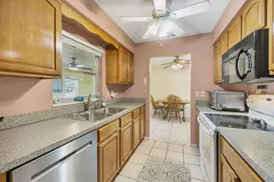 5135 Brookmeade Dr, Sarasota, FL 34232 - Photo 10