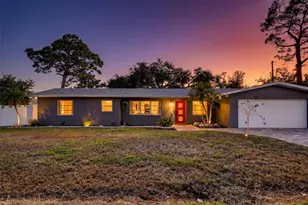 405 W Seminole Dr, Venice, FL 34293 - Photo 1