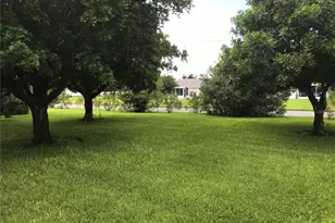 3705 34th Ave Dr W, Bradenton, FL 34205 - Photo 10