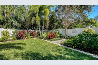 1729 Cherokee Drive, Sarasota, FL 34239 - Photo 38