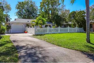 2213 19th Avenue W, Bradenton, FL 34205 - Photo 2
