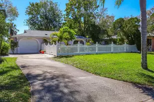 2213 19th Ave W, Bradenton, FL 34205 - Photo 2