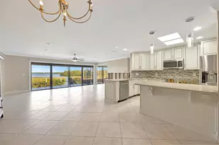 3893 Catalina Dr, Bradenton, FL 34210 - Photo 8