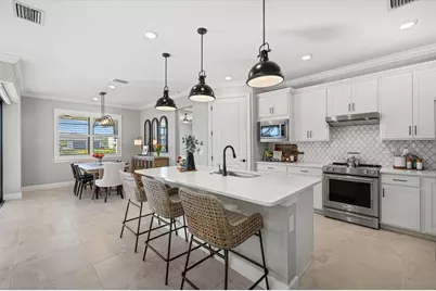 5904 Bluestar Court, Lakewood Ranch, FL 34211 - Photo 4