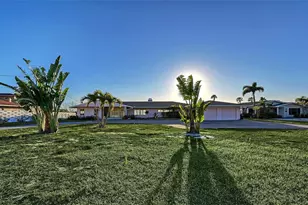 7322 Westmoreland Dr, Sarasota, FL 34243 - Photo 2