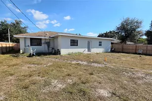 2804 4th St E, Bradenton, FL 34208 - Photo 10