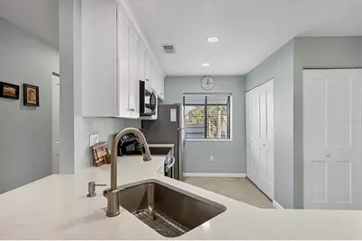 600 Carriage House Lane #204, Nokomis, FL 34275 - Photo 10