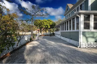 304 15th Street W, Bradenton, FL 34205 - Photo 2