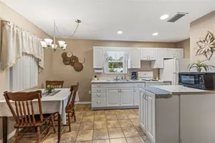 1024 Pattison Ave, Sarasota, FL 34237 - Photo 26