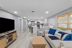 690 Fox St, Longboat Key, FL 34228 - Photo 8