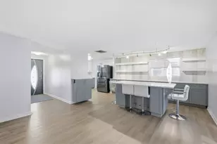 6035 Hopkins Dr N, Bradenton, FL 34207 - Photo 4