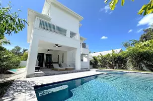 1647 Siesta Dr, Sarasota, FL 34239 - Photo 2