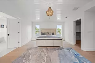 1647 Siesta Dr, Sarasota, FL 34239 - Photo 26