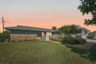 101 Algiers Dr, Venice, FL 34293 - Photo 1