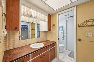 101 Algiers Dr, Venice, FL 34293 - Photo 24