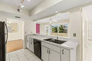 2501 Cass St, Sarasota, FL 34231 - Photo 12