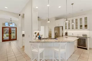 4801 Edgemont Ct, Sarasota, FL 34233 - Photo 8