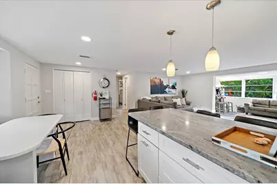 2438 Wisteria Street, Sarasota, FL 34239 - Photo 10