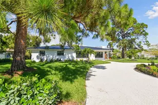301 Aurora St E, Venice, FL 34285 - Photo 6