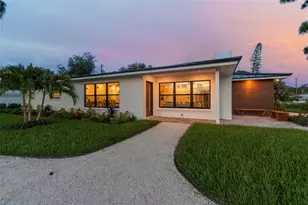 301 Aurora St E, Venice, FL 34285 - Photo 1
